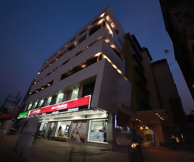 https://imgcld.yatra.com/ytimages/image/upload/t_hotel_yatra_city_desktop/v1481115578/Domestic Hotels/Hotels_Calicut/Hotel Asma Tower/Hotel_Asma_Tower.jpg